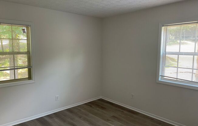 2 beds, 1 bath, $775, Unit P-G7