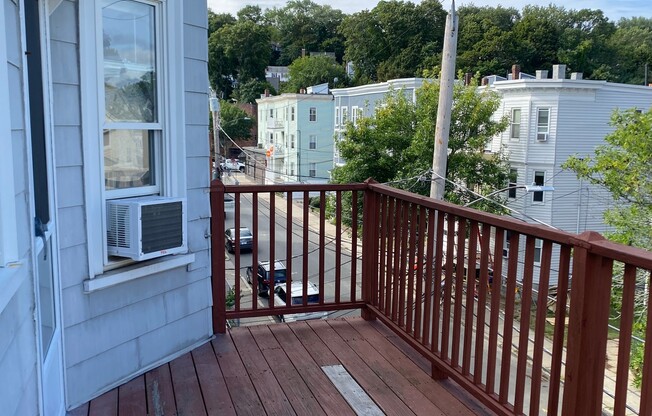 27 MONTFERN AVE