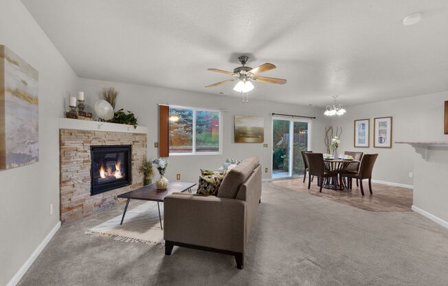 3 BED/2.5 BATH TOWNHOME W/PATIO & 2-CAR GARAGE!
