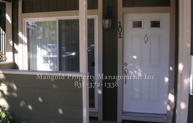 Spacious Condo Located Close to Shopping In San Jose and Part of an HOA Community