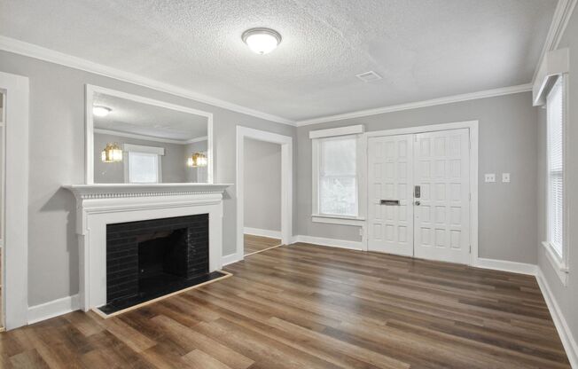 3BR/2BA Downtown House Walking Distance to Forsyth Park and Daffin Park