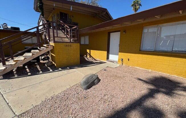 1605 E Crown
