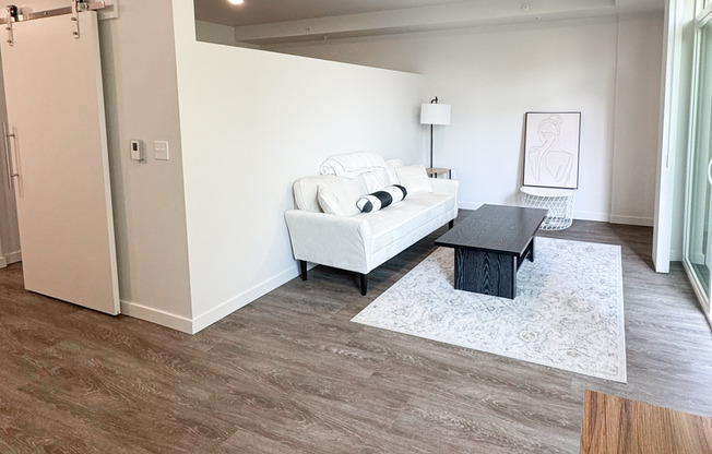 1 bed, 1 bath, 438 sqft, $1,715, Unit 516