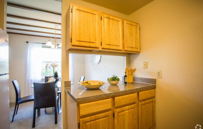 2 beds, 1 bath, 1,000 sqft, $2,215, Unit 1906HR-102