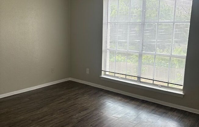 2 beds, 1 bath, 853 sqft, $1,425, Unit 433