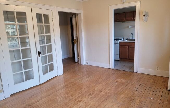 Studio, 1 bath, $895, Unit 19