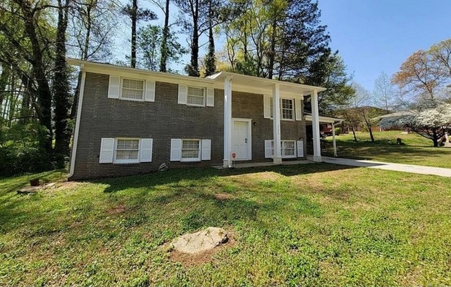 3796 LEESBURG CT SW