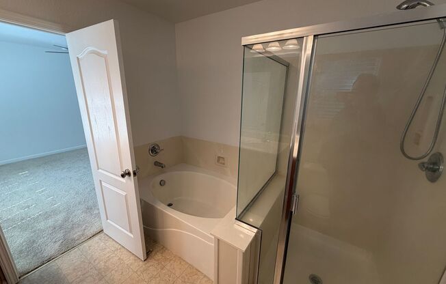 3 beds, 2.5 baths, $2,595, Unit #3014