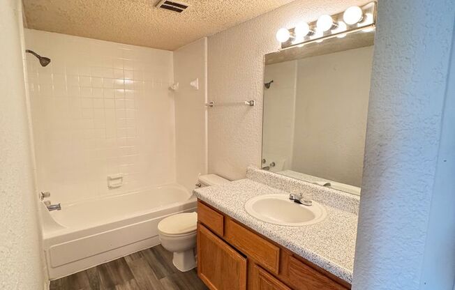 1 bed, 1 bath, 636 sqft, $700, Unit 01H