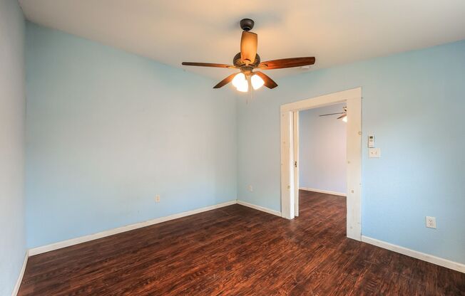 Charmer Close to Downtown!