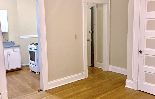 MOVE-IN SPECIAL: ONE MONTH FREE RENT | Rialto Court Apartments