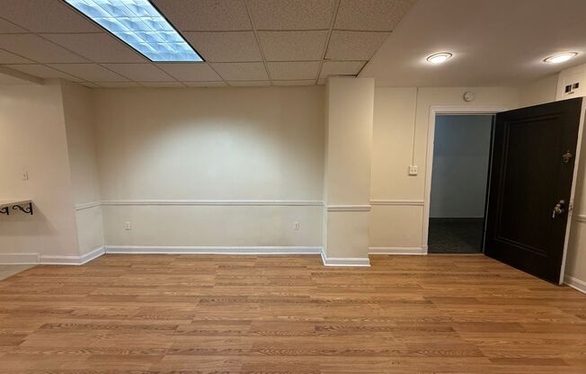 Studio, 1 bath, 315 sqft, $1,200, Unit New King Edward 1A4