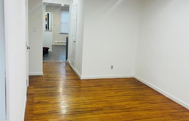 1356 E 85 ST
