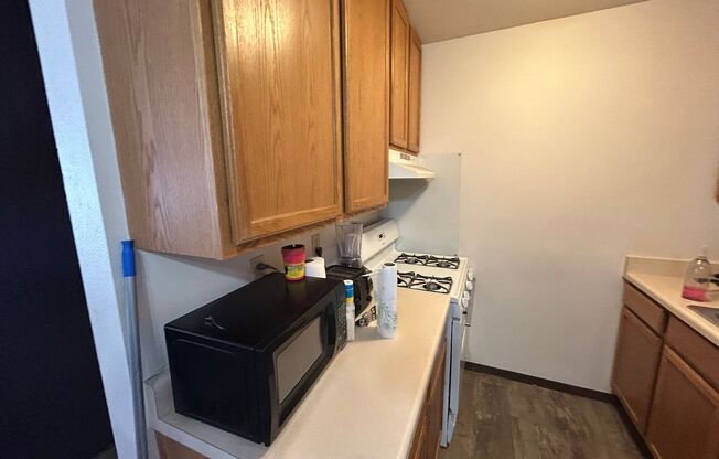 1 bed, 1 bath, $895, Unit 30