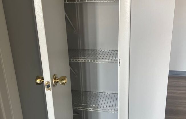 2 beds, 1 bath, 675 sqft, $1,400, Unit 223