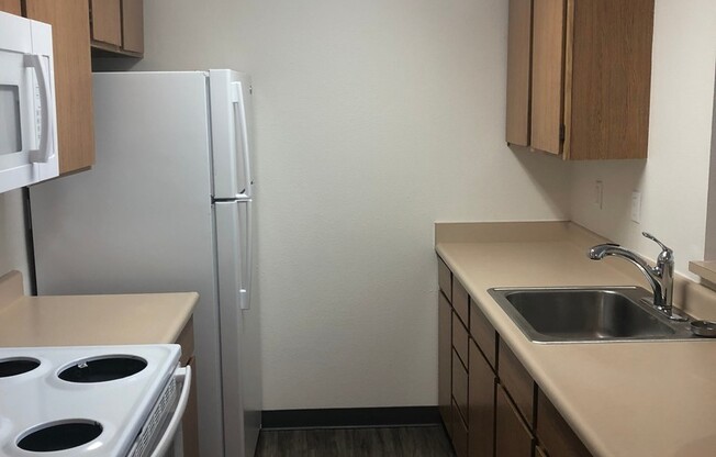 2 beds, 1 bath, 780 sqft, $1,595, Unit C202