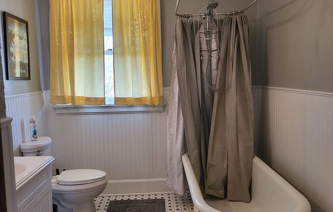 4 beds, 2.5 baths, $1,900