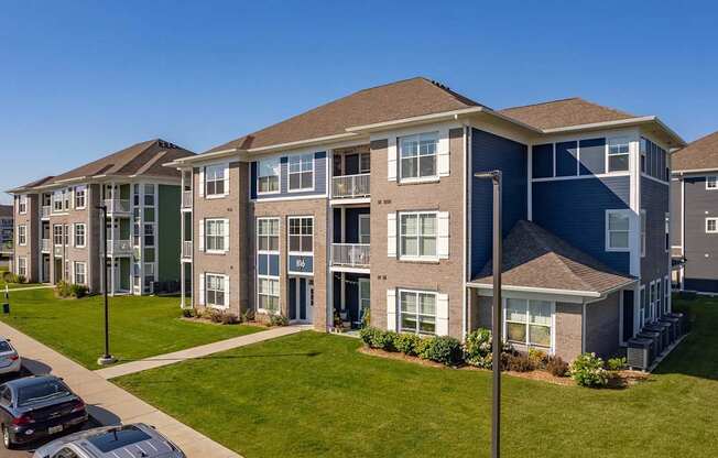 A row of townhouses with a clear blue sky above them.