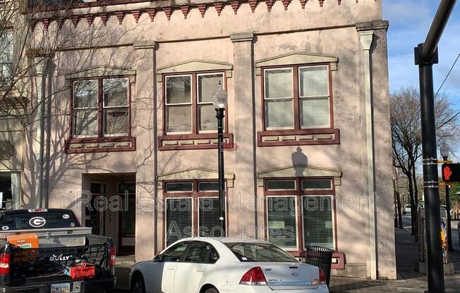 137 N HL ST