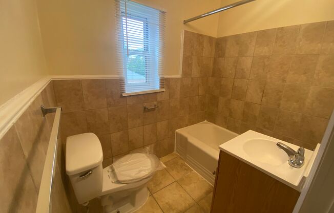 2 beds, 1 bath, $1,150, Unit 2605B