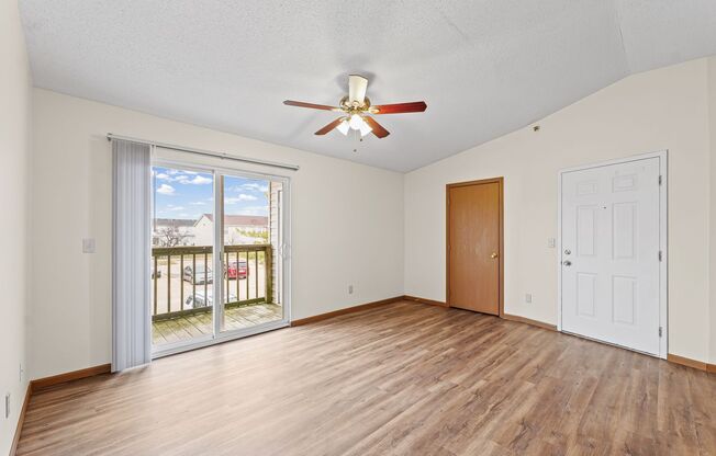 3 beds, 2 baths, 1,100 sqft, $1,160, Unit 9G