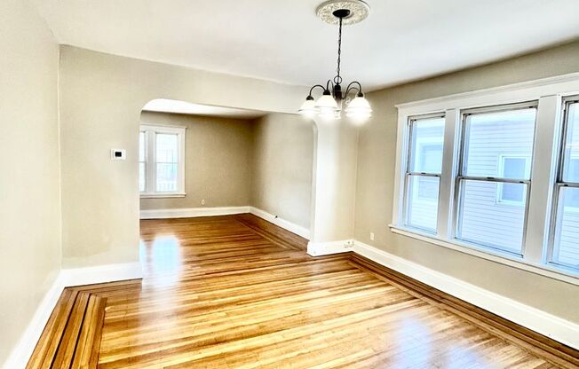 3 beds, 1 bath, $1,800, Unit 2