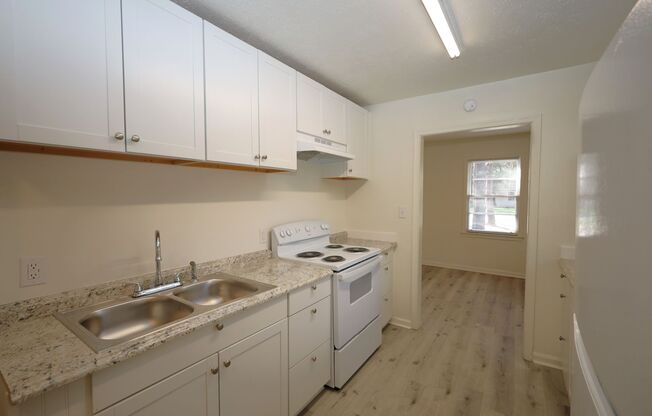 2 beds, 1 bath, $850, Unit # HVP