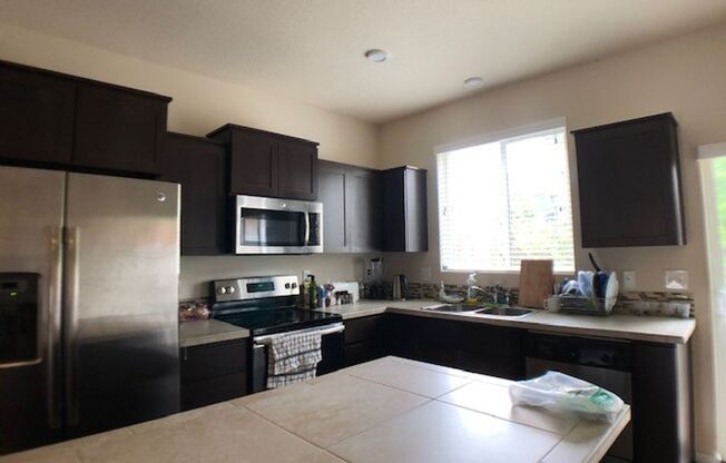 Delightful Morningside Community by DR Horton features a 2-story townhouse with three bedrooms and 2.5 bathrooms, plus energy efficiency.