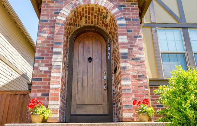 Charming Tudor in Edgewater on The Tualatin