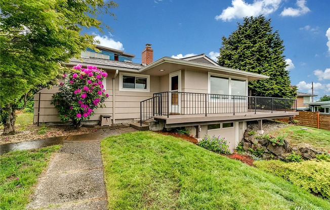 Magnificent 3 Bedroom Lake Washington House!