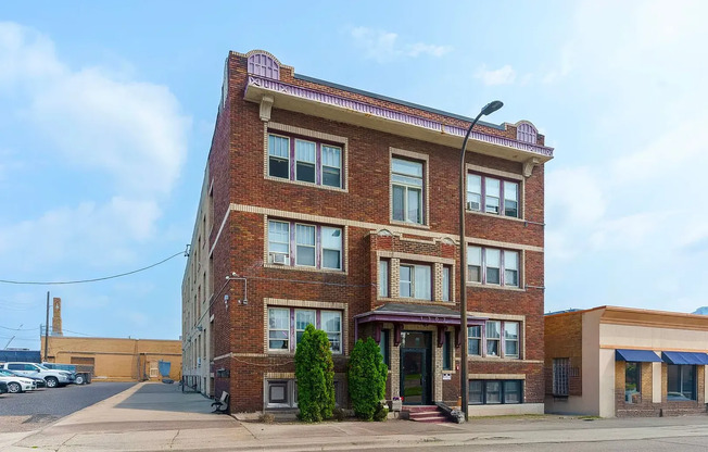 Studio, 1 bath, 550 sqft, $899, Unit Unit 110