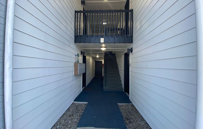 Centrally Located Ground floor Remodeled 1 bedroom in Burien! Easy to book self tour!