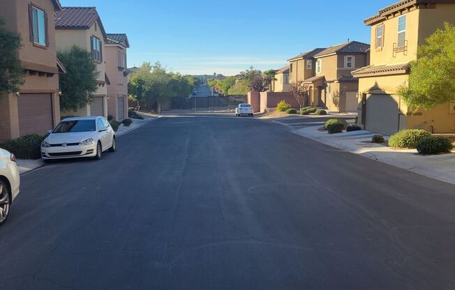 Northwest 3/2.5/2 car