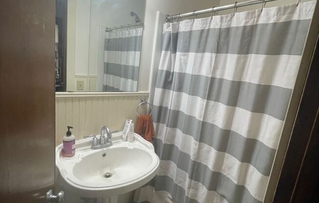 Studio, 1 bath, $1,060