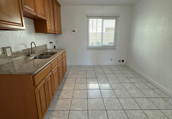 8729 LYNDORA ST