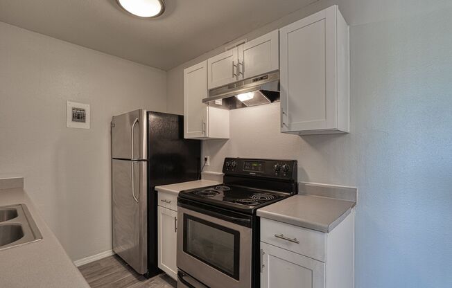 Gated Community, Laundry On-Site< Not deposit Required! One Month FREE Rent!