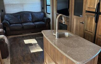 1 bed, 1 bath, 310 sqft, $875, Unit 35' Laredo 5th Wheel