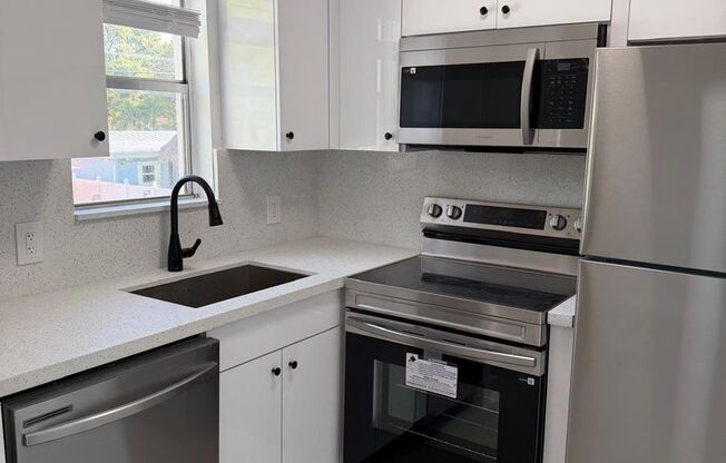 1 bed, 1 bath, 650 sqft, $1,825, Unit 4933-202