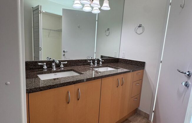 2 beds, 2 baths, $4,300, Unit #3212