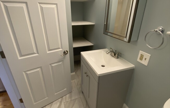 2 beds, 1 bath, $3,600, Unit A