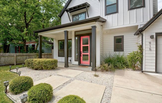 North Loop Area Gem!!!