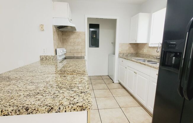 2433/2435 Lola Avenue S