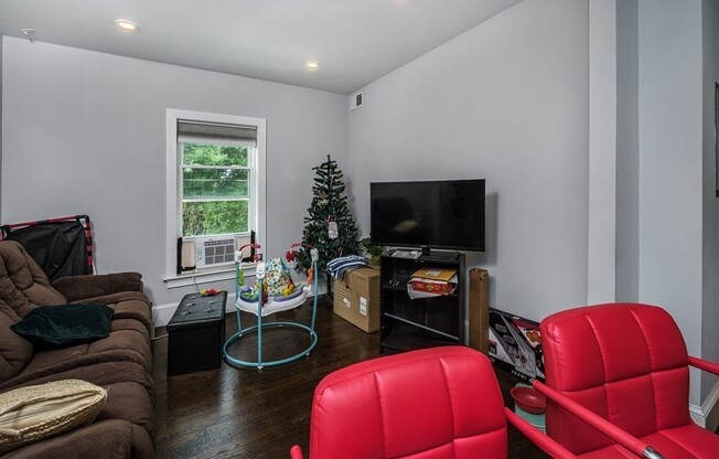 112 118 GLN ST