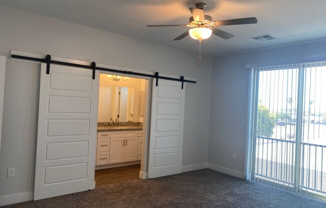 3 beds, 2.5 baths, $2,000, Unit #121