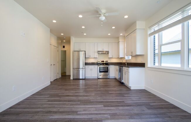 302 - 8015 N Oswego
