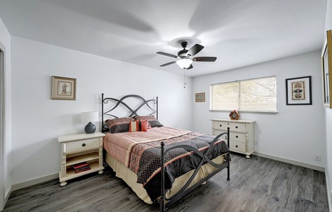 2 beds, 1 bath, 860 sqft, $1,749, Unit 105