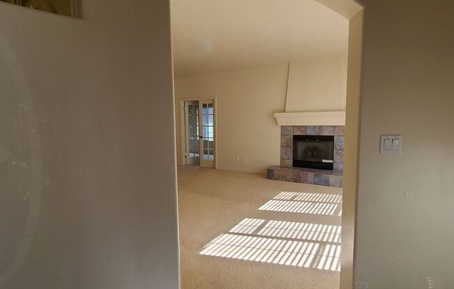 Super cute 4/2 bathroom with Patio, Wonderful N/W call our office 6613981200.
