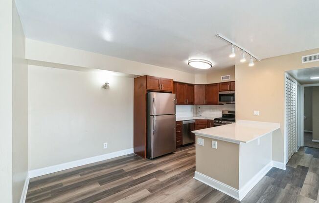 2 beds, 2 baths, 999 sqft, $2,150, Unit I23