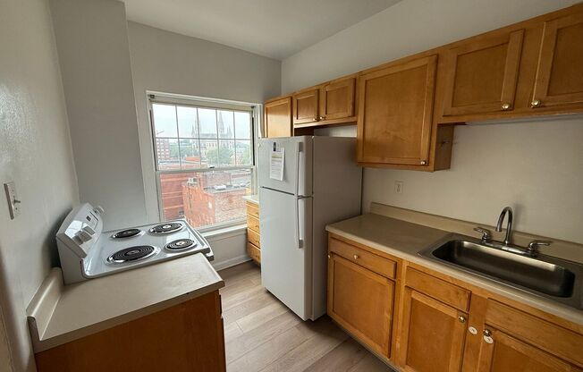 2 beds, 2 baths, 1,772 sqft, $2,200, Unit Old King Edward 61