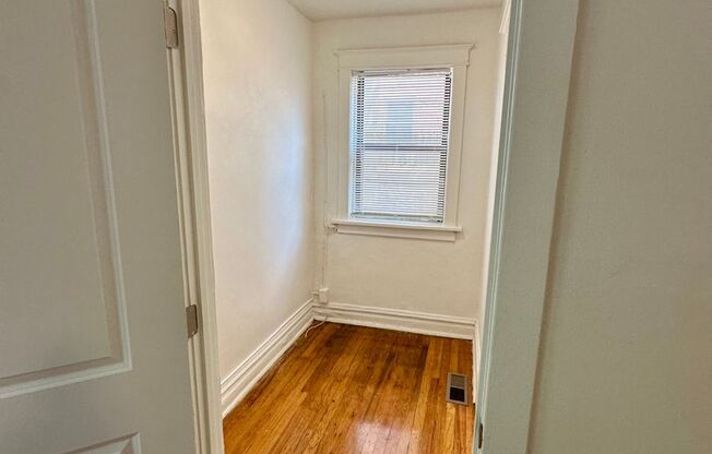 Studio, 1 bath, 400 sqft, $925, Unit 4415-104